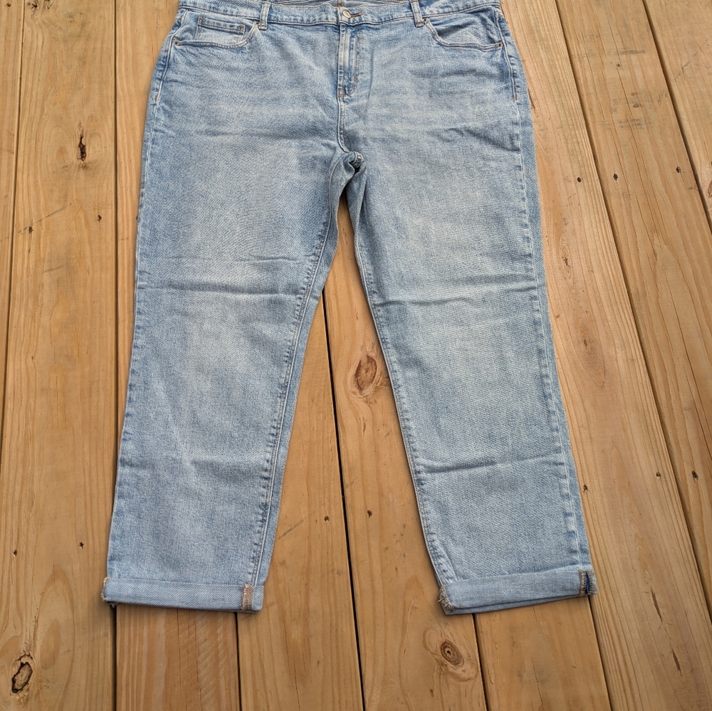 NWOT Old Navy BoyFriend Cuffed Lite Washed Denim Jeans Women's Size 18 (40"X26")